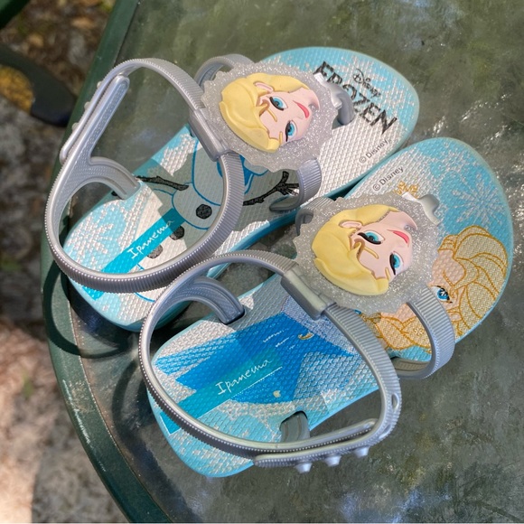 Disney Frozen Sandals - Picture 2 of 4